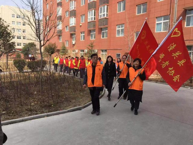 潼关县志愿者协会：弘扬雷锋精神 关爱孤寡老人