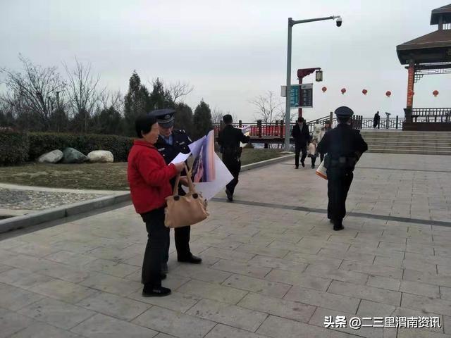 潼关公安四知派出所扎实开展扫黑除恶“入百店千家万户”宣传活动
