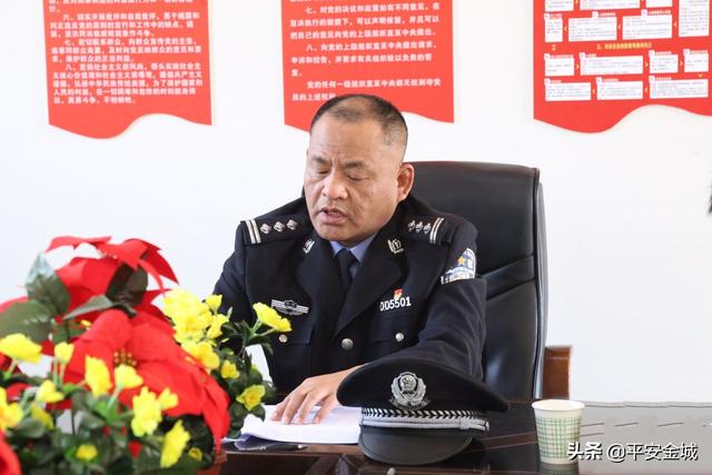 潼关公安：扫黑除恶宣讲进村组