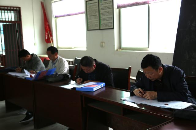 潼关：贾成民检察长深入包联乡镇督导重点工作