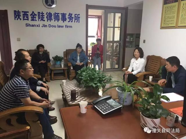 潼关县司法局督导检查律师事务所、司法所扫黑除恶专项斗争工作