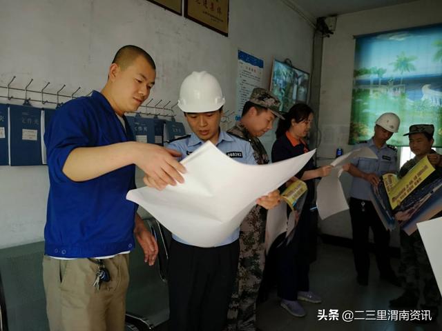 潼关县公安局四知派出所进企业开展扫黑除恶宣传活动