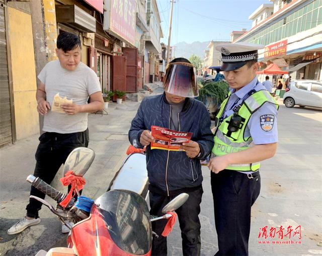 潼关交警矿区中队利用农村大喇叭开展交通安全宣传活动