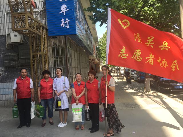 潼关县志愿者协会：帮贫助残我志愿  端午佳节送温暖