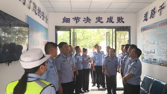 潼关交警大队到白水   兄弟共商谋交通