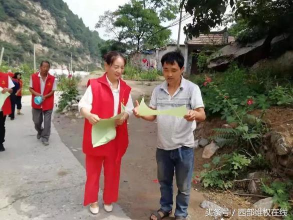 潼关县桐峪镇桐峪社区党员“保护秦岭环境 党员在行动”