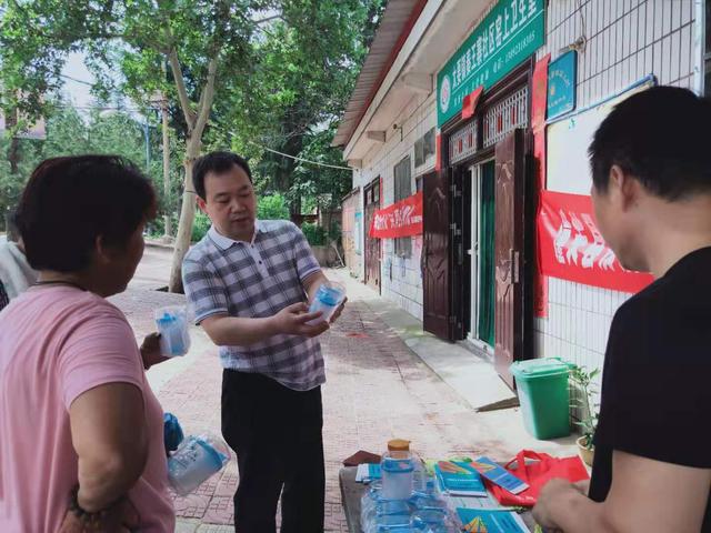 潼关县开展疾病预防“八大行动”健康知识普及活动
