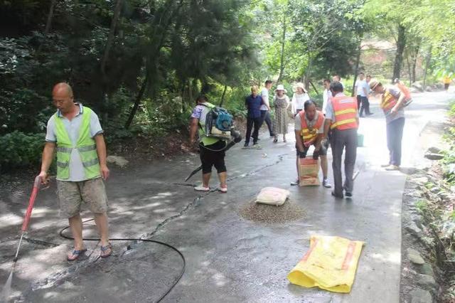 潼关县交通局积极做好农村公路路面裂缝病害处理