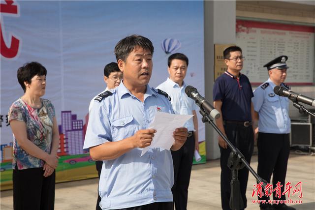 潼关县举行“车让人 人守规”文明交通实践行动启动仪式