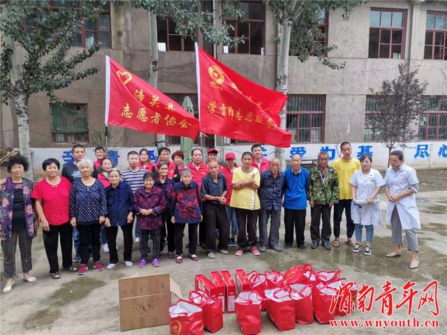 潼关县志愿者协会组织开展“中秋佳节志愿任我行，慰问五保残疾低保人”活动