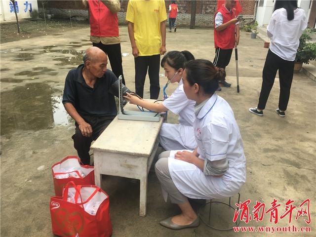 潼关县志愿者协会组织开展“中秋佳节志愿任我行，慰问五保残疾低保人”活动