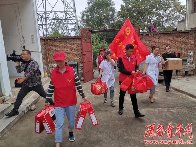 潼关县志愿者协会组织开展“中秋佳节志愿任我行，慰问五保残疾低保人”活动