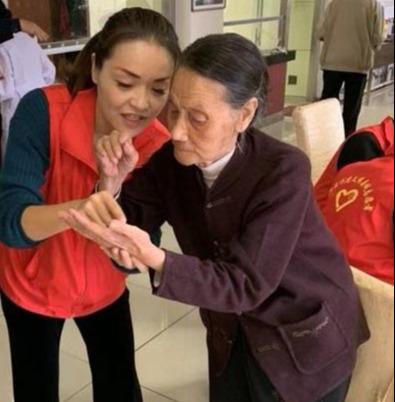 潼关：志愿者走进民生养老中心开展慰问文艺汇演活动