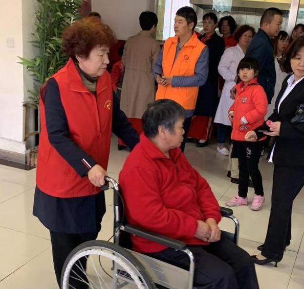 潼关：志愿者走进民生养老中心开展慰问文艺汇演活动