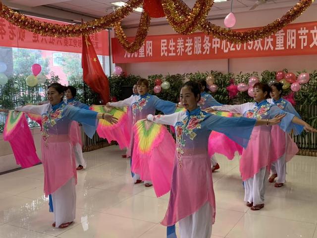 潼关：志愿者走进民生养老中心开展慰问文艺汇演活动