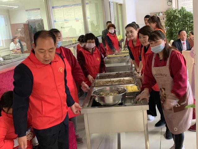 潼关：志愿者走进民生养老中心开展慰问文艺汇演活动
