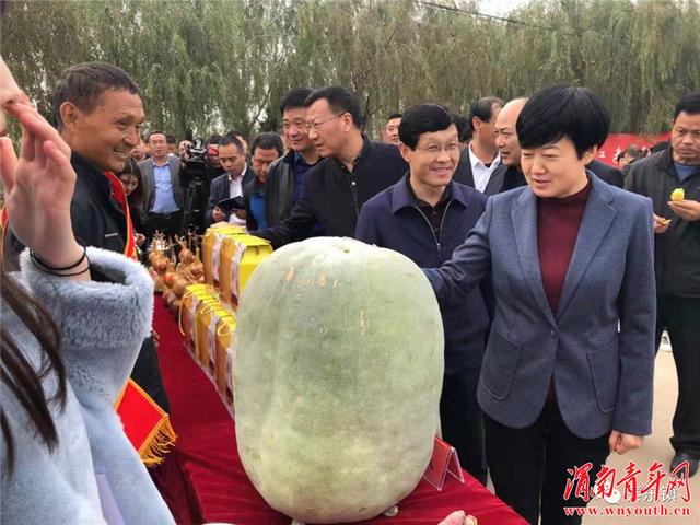 潼关县委书记樊正学、县长于娟侠带队对秦东镇脱贫攻坚工作进行观摩