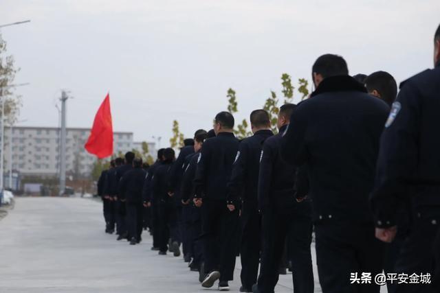 潼关县公安局举行健步走活动