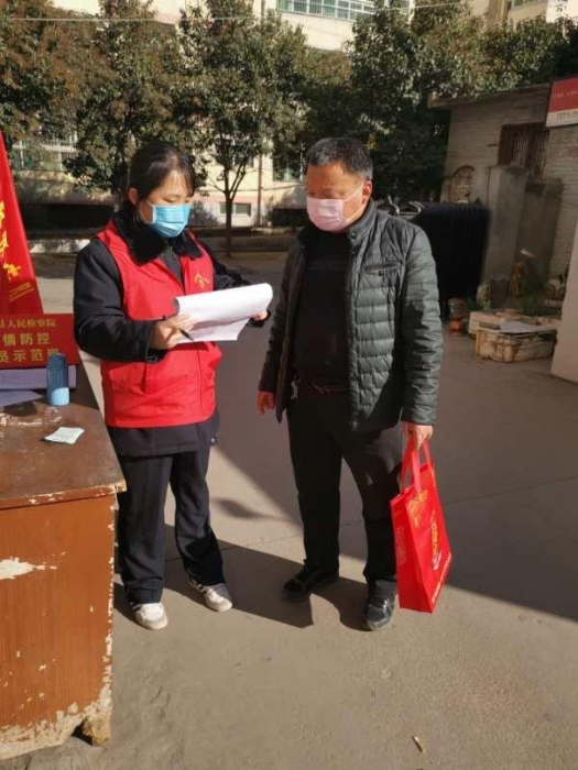 疫情防控一线一朵铿锵玫瑰----潼关县人民检察院第一检察部张妩妍同志