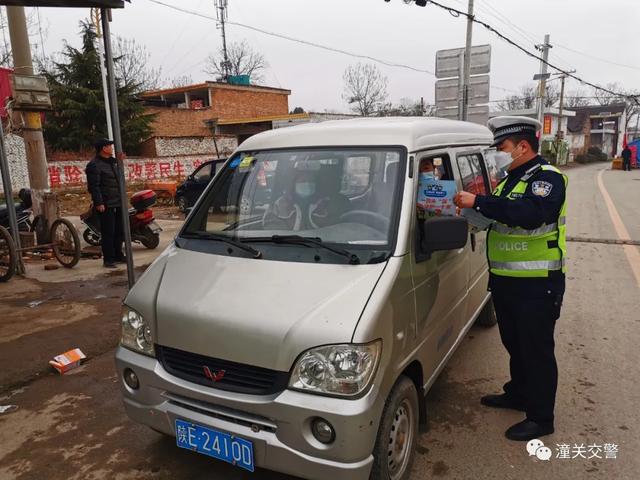 潼关交警开展摩托车、电动车交通安全宣传活动