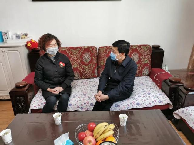 潼关：“同心战疫 别样三八”——看望慰问援鄂医护人员家属