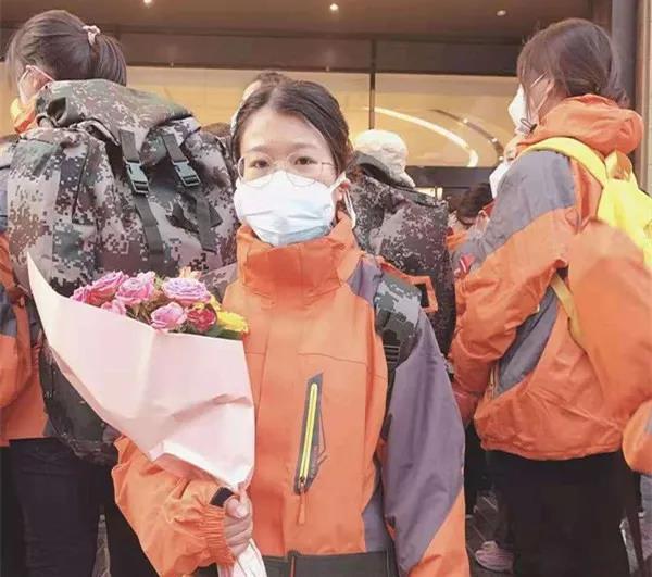 潼关：“同心战疫 别样三八”——看望慰问援鄂医护人员家属