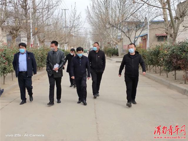 潼关县委副书记唐娴参加秦东镇四知村脱贫攻坚工作调度会