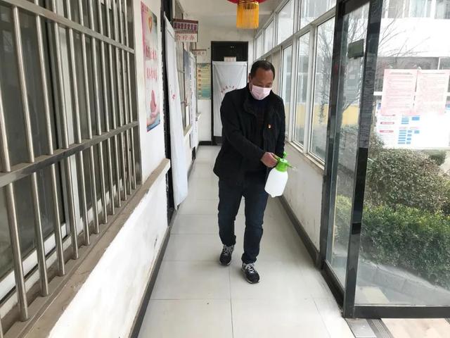 潼关县桐峪镇郭明君：勇挑重担 冲锋在前
