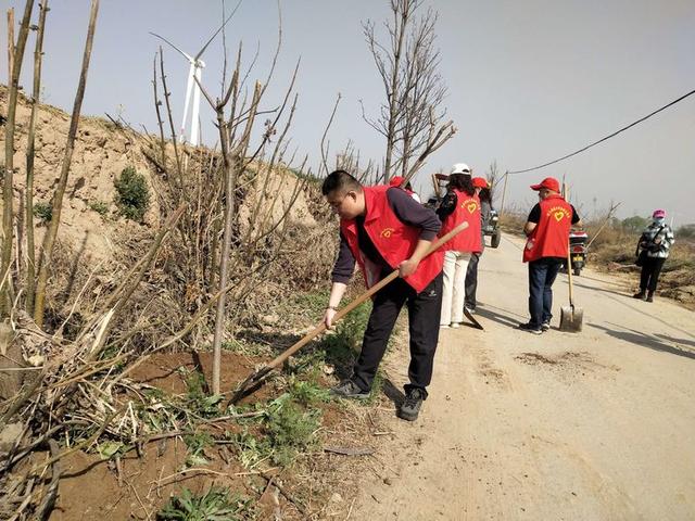 潼关县中医医院植树护园在行动