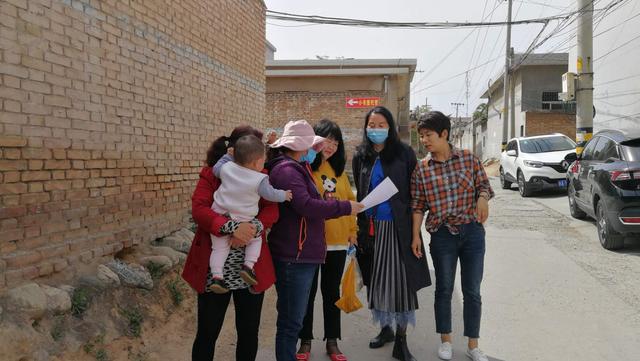 发改局开展创建省级文明县城进社区宣传活动