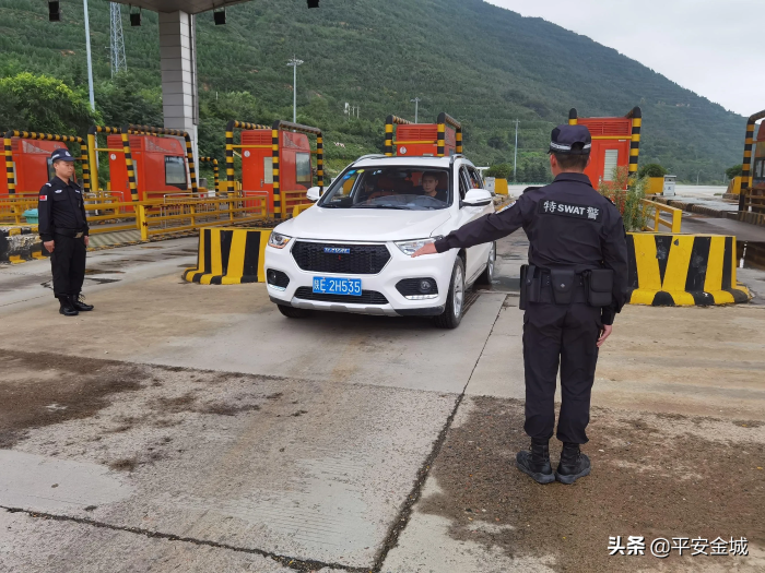潼关县公安局开展高速公路检查站车辆盘查实战大练兵