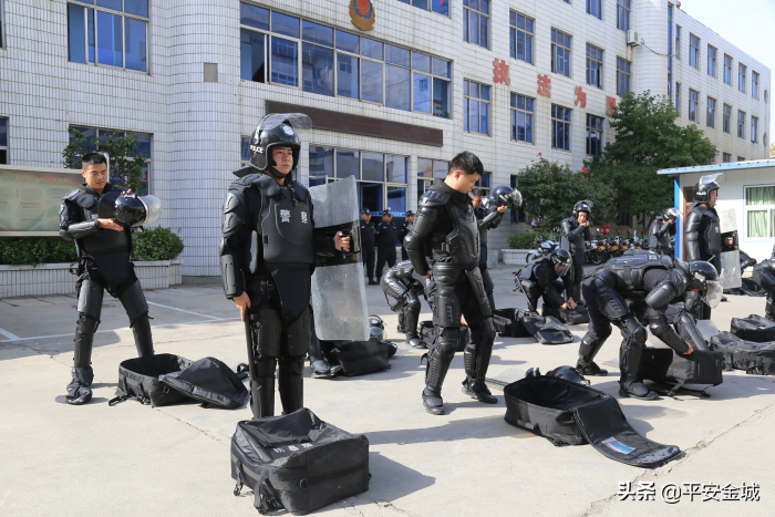 渭南市巡特警支队实地检查指导潼关巡特警处置大规模群体性事件演练工作