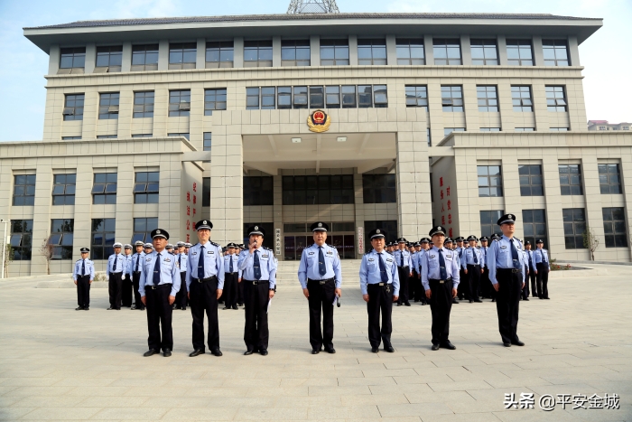 潼关县公安局举行升国旗仪式
