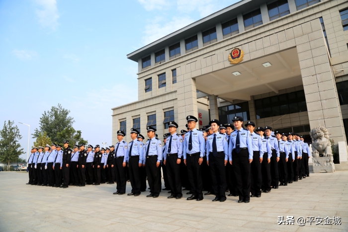 潼关县公安局举行升国旗仪式