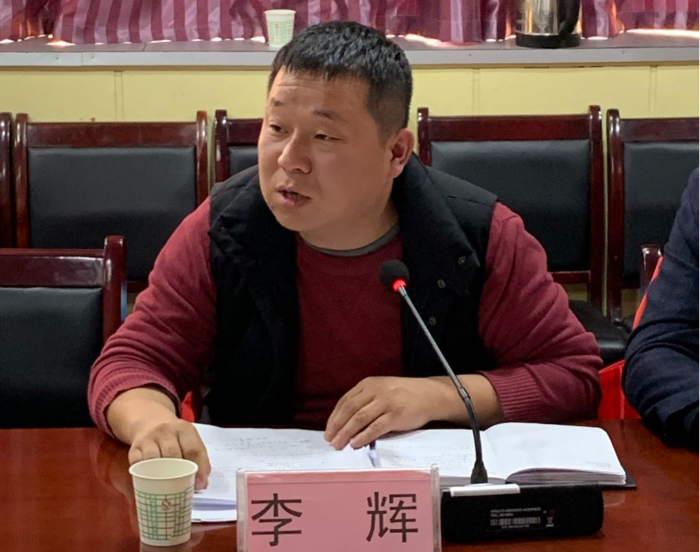 桐峪镇召开“向人民汇报 请人民评议” 座谈会