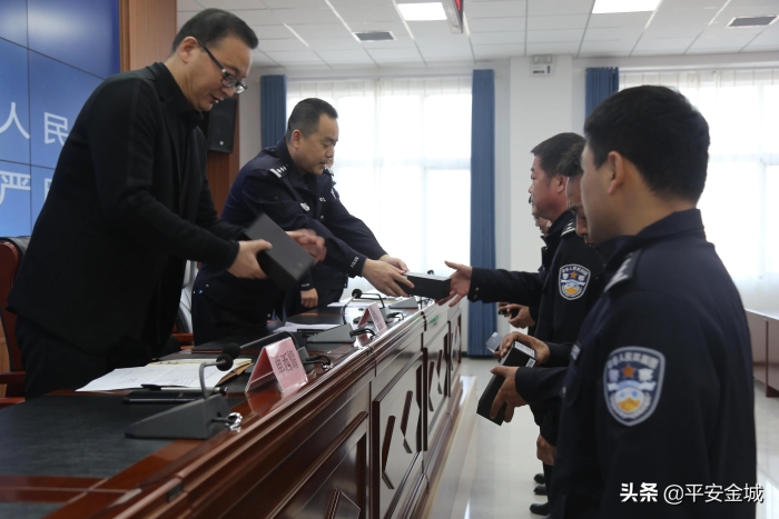 潼关县公安局举办新一代移动警务终端设备发放仪式
