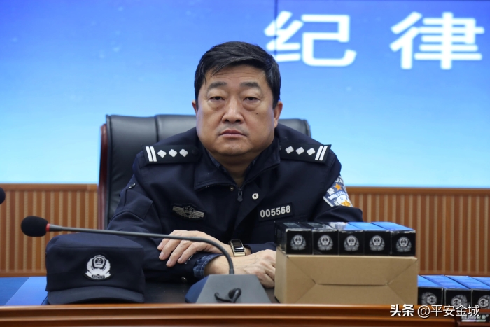 潼关县公安局举行警务装备发放仪式