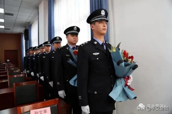 潼关县公安局举办“不忘初心薪火相传”人民警察荣誉仪式（图）