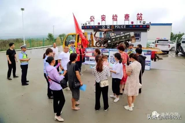 潼关县交警大队开展“美丽乡村行”交通安全主题宣传活动 助推乡村振兴发展（图）