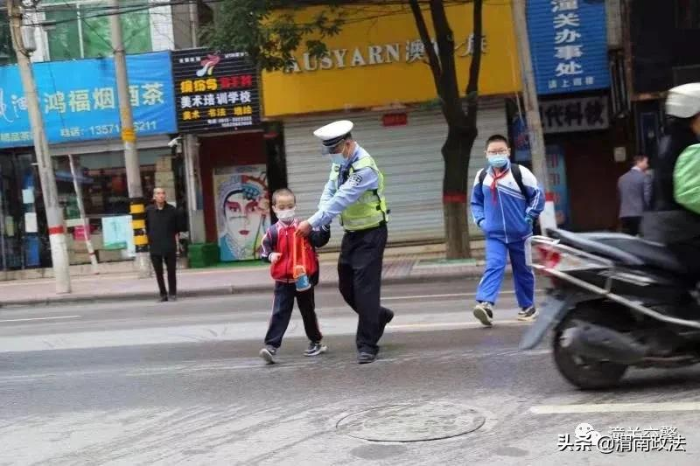 潼关：政法力量护航“平安开学季”（组图）