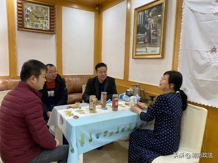 情系老干部 关爱暖人心——潼关县委政法委走访慰问退休老干部（图）