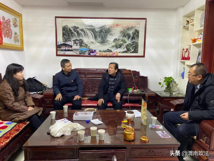 情系老干部 关爱暖人心——潼关县委政法委走访慰问退休老干部（图）