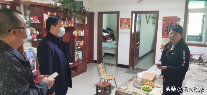 干群携手抗疫情 共驻共建守平安 潼关县委政法委深入共建共驻小区开展疫情防控排查工作（图）