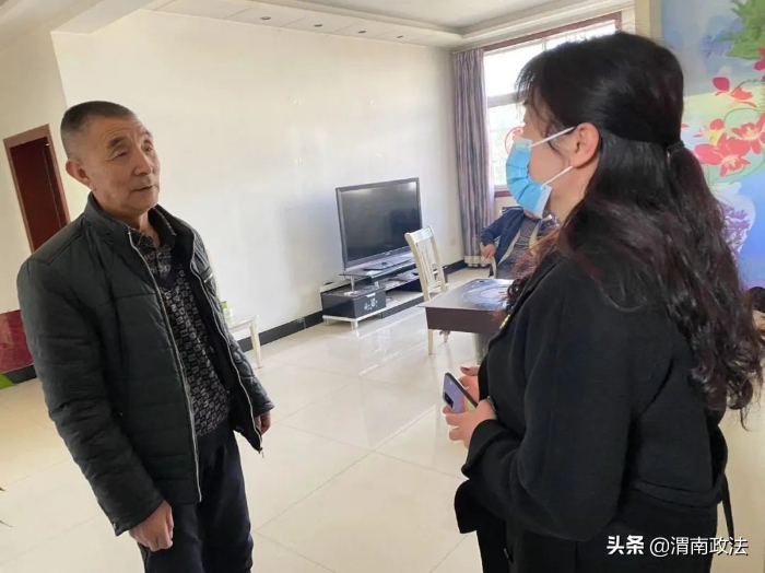 干群携手抗疫情 共驻共建守平安 潼关县委政法委深入共建共驻小区开展疫情防控排查工作（图）