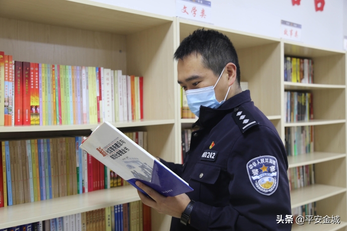 全省首家公安联营图书馆在潼关启用（组图）