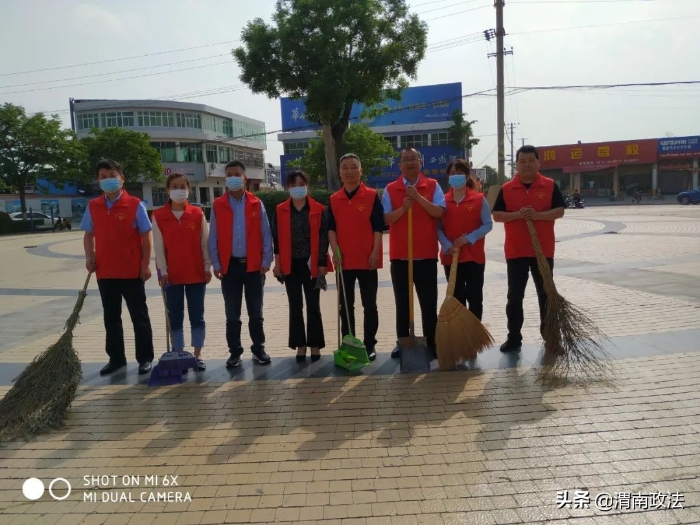 潼关县委政法委开展“洁净城市”志愿服务活动（图）