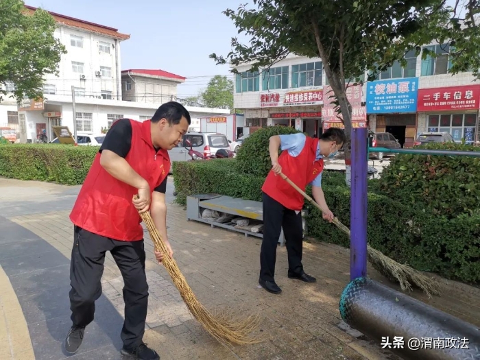 潼关县委政法委开展“洁净城市”志愿服务活动（图）